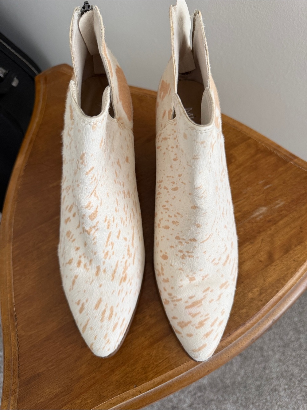 Michael Shannon Cream and Tan Cowhide Ankle Booties - Picture 2 of 7